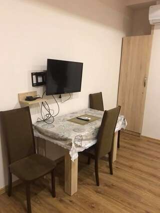 Отель Apart Hotel Vera Тбилиси Трехместный номер с балконом-2