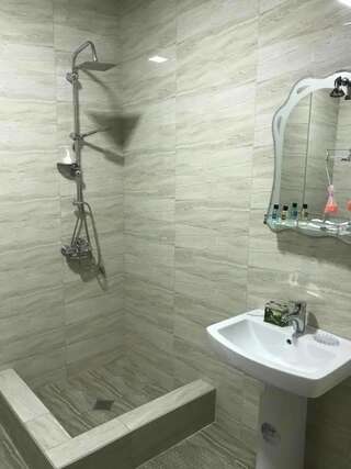 Отель Apart Hotel Vera Тбилиси Трехместный номер с балконом-3