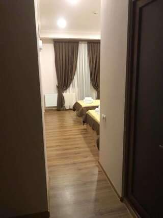 Отель Apart Hotel Vera Тбилиси Трехместный номер с балконом-5