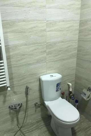 Отель Apart Hotel Vera Тбилиси Трехместный номер с душем-1