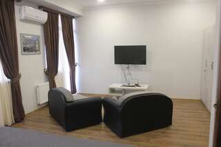 Отель Apart Hotel Vera Тбилиси Двухместный номер с двуспальной кроватью и дополнительной кроватью-3