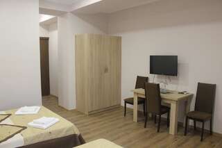 Отель Apart Hotel Vera Тбилиси Трехместный номер с балконом-7