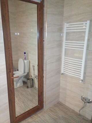 Отель Apart Hotel Vera Тбилиси Трехместный номер с балконом-8